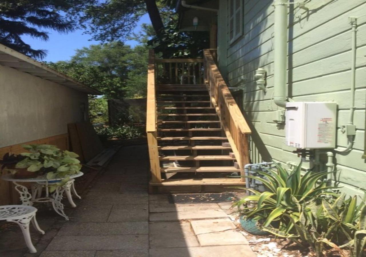 The Treehouse Apartment St. Petersburg Exterior photo